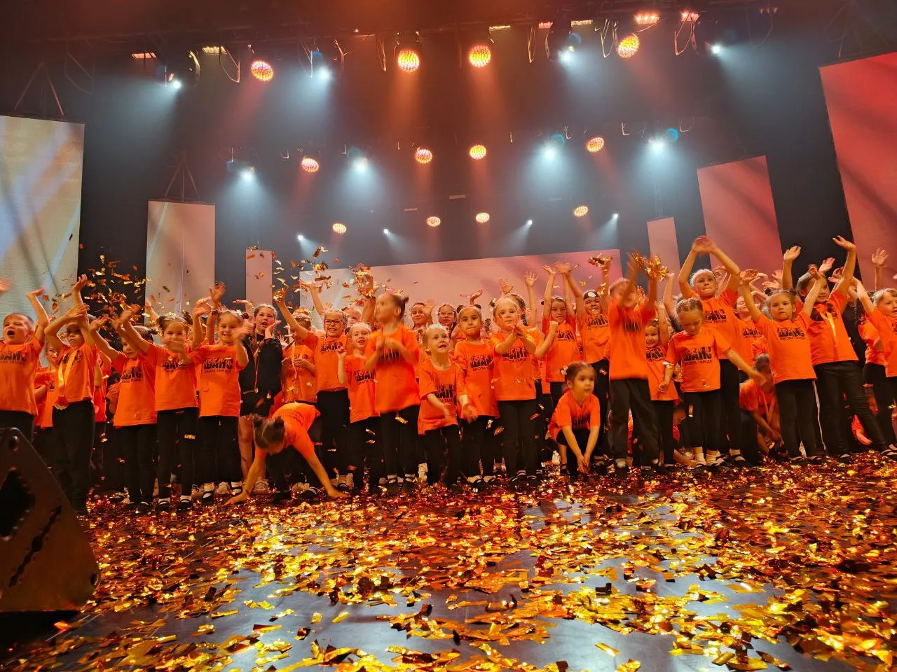 Фото с занятий школы танцев ШАНС